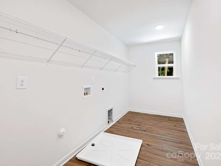 1835 Shannonhouse Drive, Charlotte, NC 28215.  MLS# CAR4325417, YatesRealty ID 1314. Representation