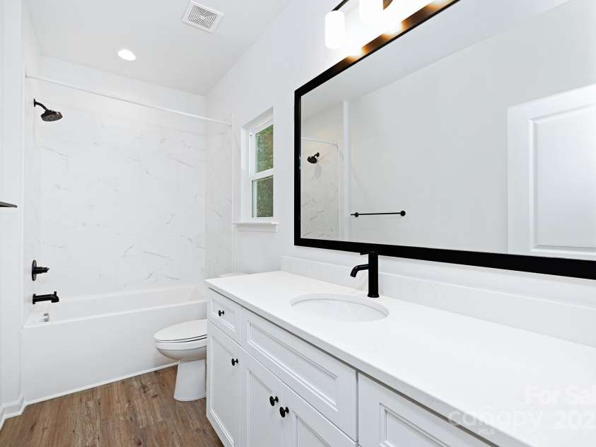 1835 Shannonhouse Drive, Charlotte, NC 28215.  MLS# CAR4325417, YatesRealty ID 1314. Representation