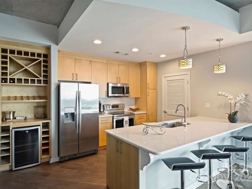 210 Church Street, Charlotte, NC 28202.  MLS# CAR4254825, YatesRealty ID 1314. Fully equipped kitchen with updated appliances