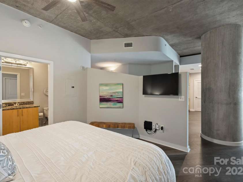 210 Church Street, Charlotte, NC 28202.  MLS# CAR4254825, YatesRealty ID 1314. Industrial and Chic