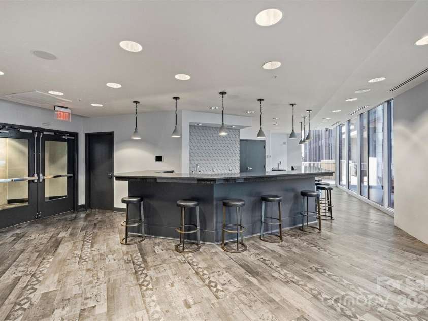 210 Church Street, Charlotte, NC 28202.  MLS# CAR4254825, YatesRealty ID 1314. Owner's Kitchen - -10th floor 