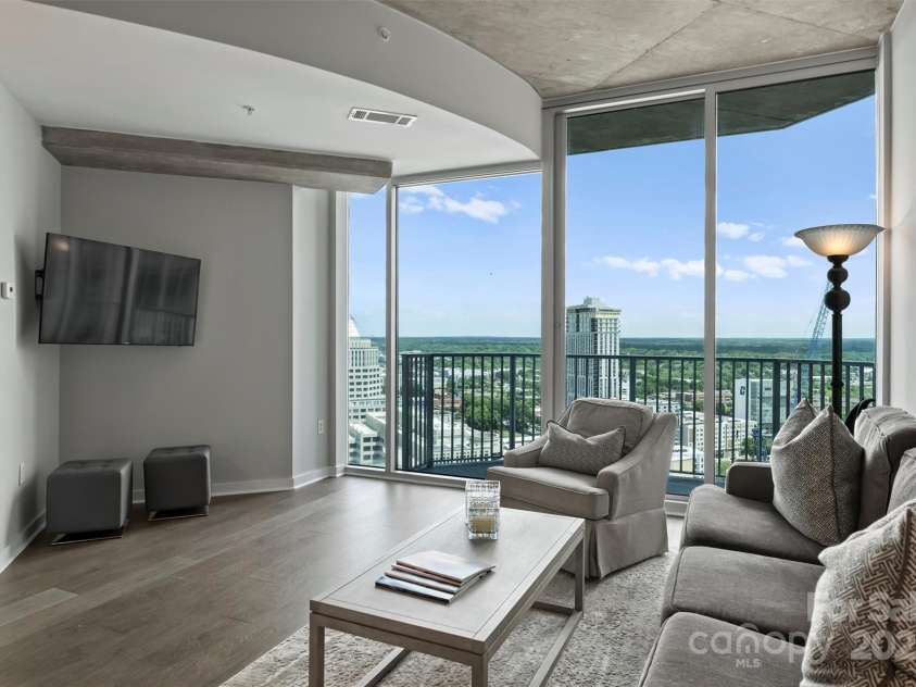 210 Church Street, Charlotte, NC 28202.  MLS# CAR4254825, YatesRealty ID 1314. TV area can easily be converted into office 