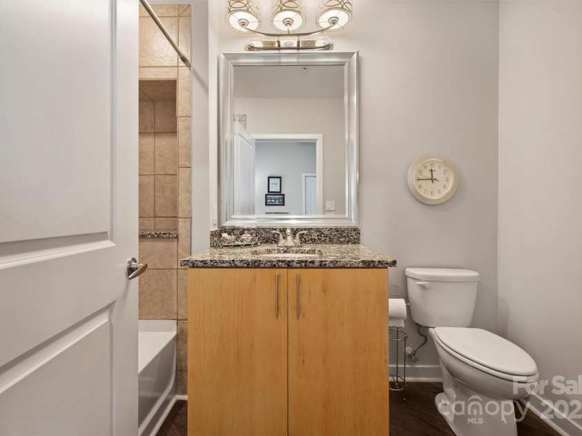 210 Church Street, Charlotte, NC 28202.  MLS# CAR4254825, YatesRealty ID 1314. Well maintained 