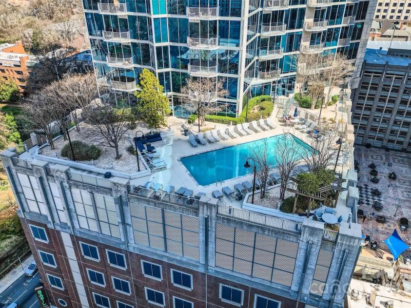 210 Church Street, Charlotte, NC 28202.  MLS# CAR4308241, YatesRealty ID 1314. Your dream urban retreat