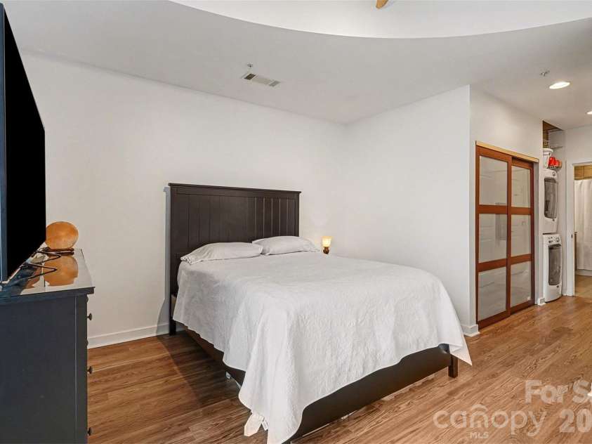 210 Church Street, Charlotte, NC 28202.  MLS# CAR4340266, YatesRealty ID 1314. Bedroom