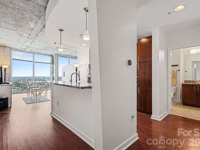 210 Church Street, Charlotte, NC 28202.  MLS# CAR4340266, YatesRealty ID 1314. Entrance Foyer