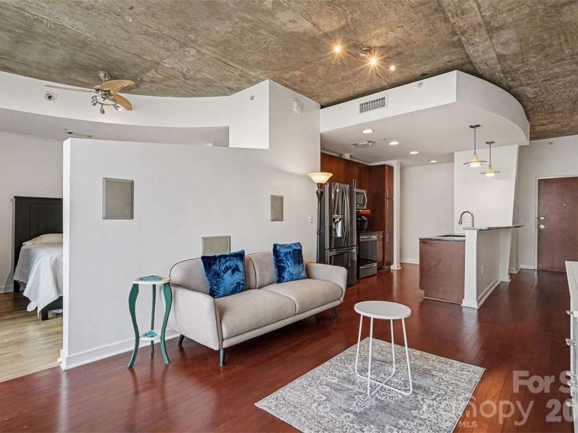 210 Church Street, Charlotte, NC 28202.  MLS# CAR4340266, YatesRealty ID 1314. Open living plan