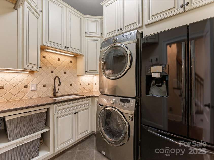 5808 Copperleaf Commons Court, Charlotte, NC 28277.  MLS# CAR4302422, YatesRealty ID 1314. 