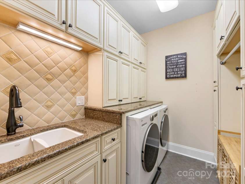 5808 Copperleaf Commons Court, Charlotte, NC 28277.  MLS# CAR4302422, YatesRealty ID 1314. 