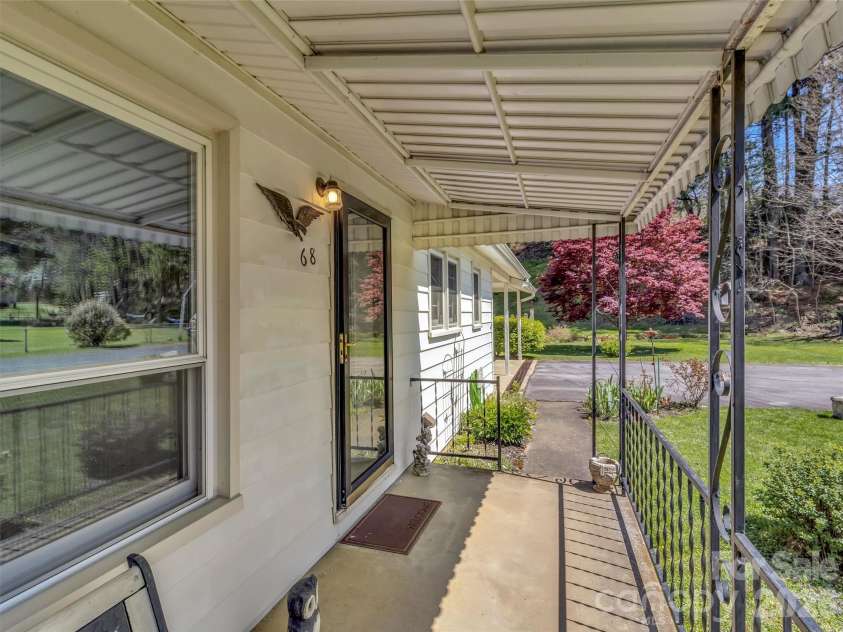 68 Skyview Drive, Waynesville, NC 28786.  MLS# CAR4368765, YatesRealty ID 13140. 