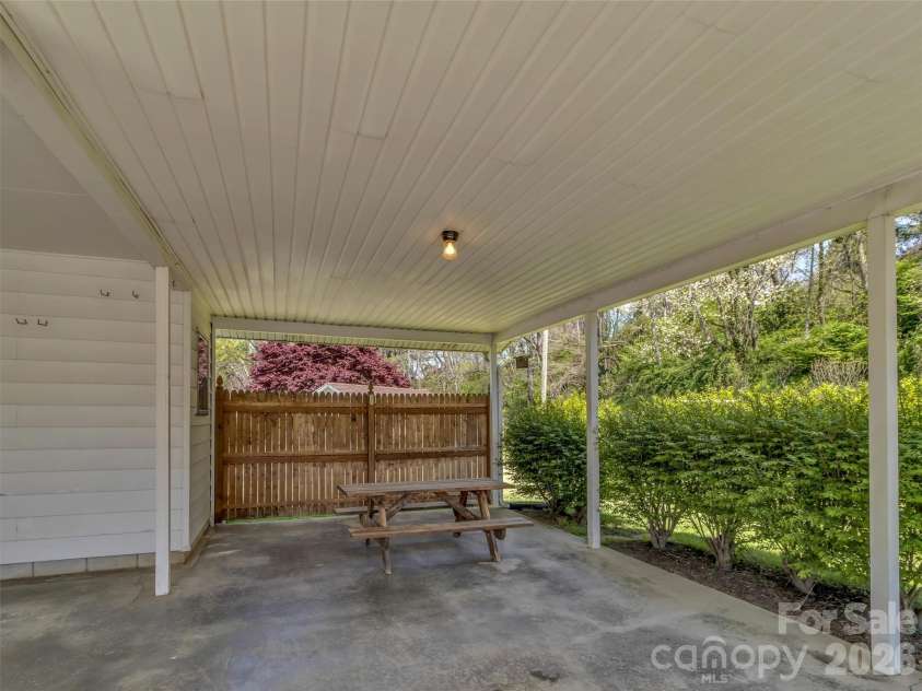 68 Skyview Drive, Waynesville, NC 28786.  MLS# CAR4368765, YatesRealty ID 13140. 