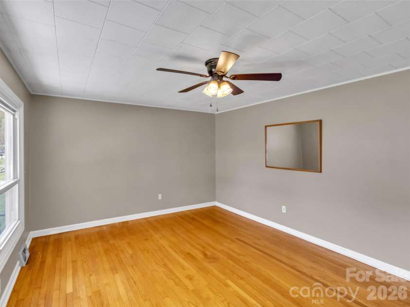 68 Skyview Drive, Waynesville, NC 28786.  MLS# CAR4368765, YatesRealty ID 13140. 