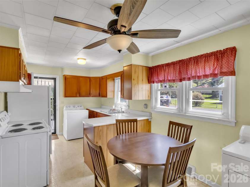 68 Skyview Drive, Waynesville, NC 28786.  MLS# CAR4368765, YatesRealty ID 13140. 
