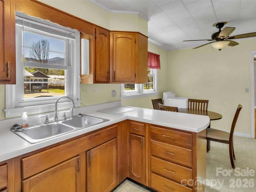 68 Skyview Drive, Waynesville, NC 28786.  MLS# CAR4368765, YatesRealty ID 13140. 