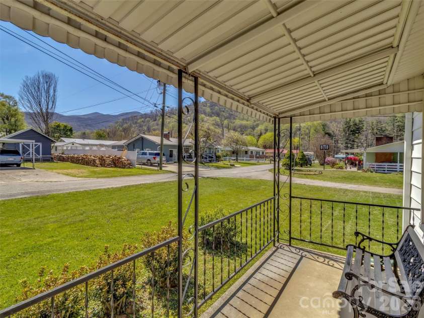 68 Skyview Drive, Waynesville, NC 28786.  MLS# CAR4368765, YatesRealty ID 13140. Front porch view