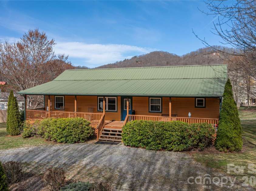 57 Gloria Way, Waynesville, NC 28785.  MLS# CAR4358759, YatesRealty ID 13141. 