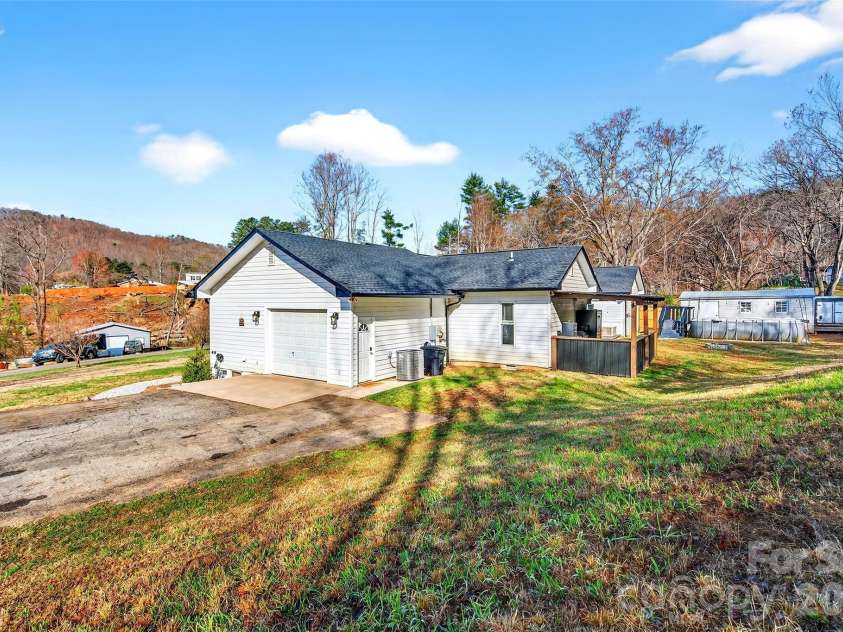 20 Annie Drive, Marion, NC 28752.  MLS# CAR4357661, YatesRealty ID 13142. 