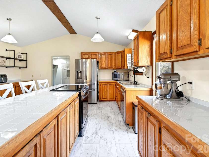 20 Annie Drive, Marion, NC 28752.  MLS# CAR4357661, YatesRealty ID 13142. 