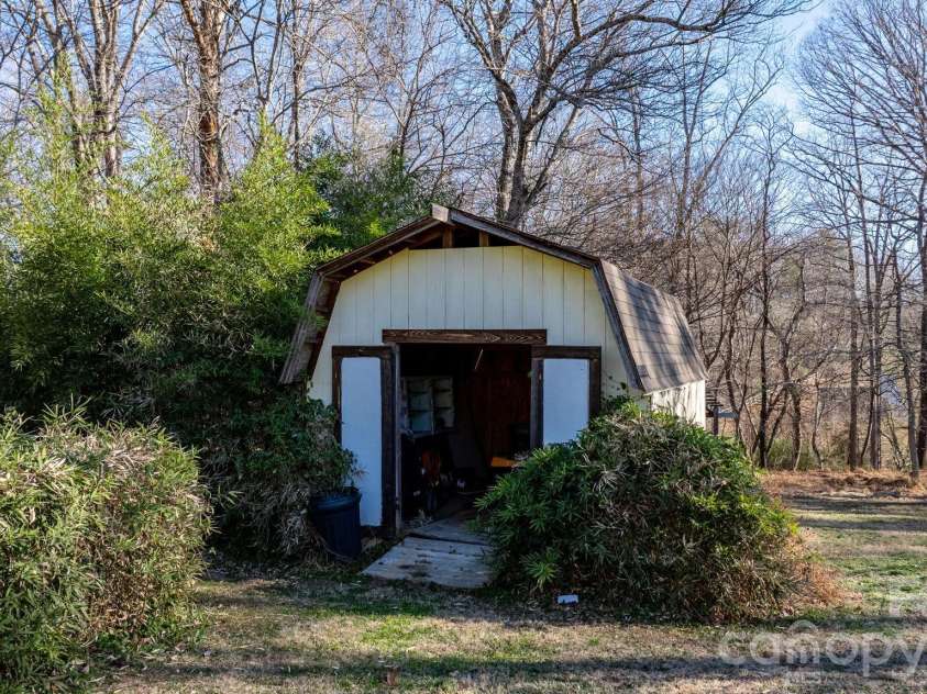 3358 Falling Creek Road, Hickory, NC 28601.  MLS# CAR4357263, YatesRealty ID 13145. 