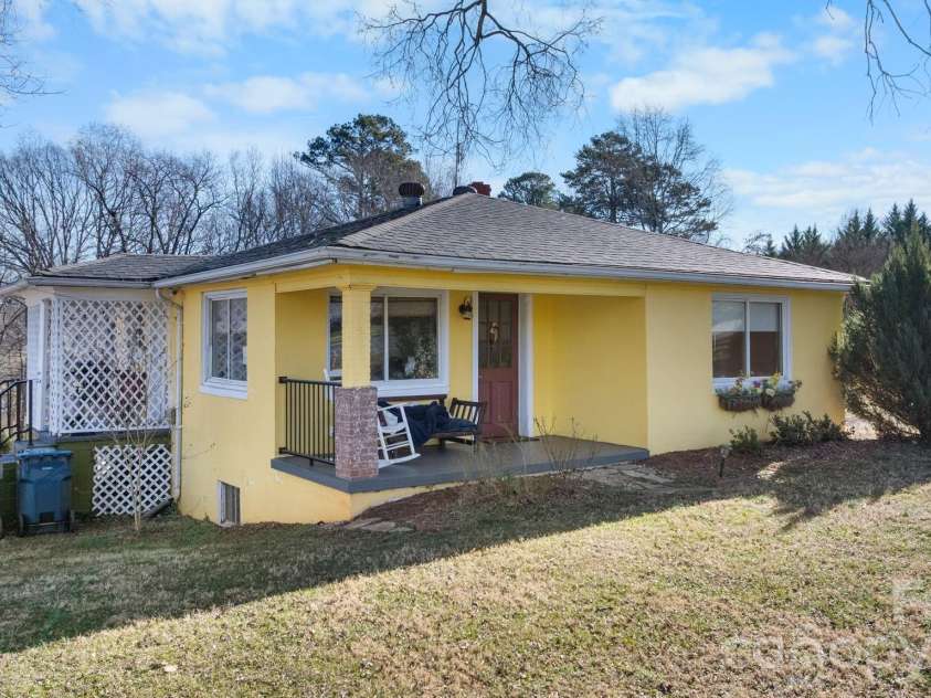 3358 Falling Creek Road, Hickory, NC 28601.  MLS# CAR4357263, YatesRealty ID 13145. So many possibilities with this adorable home.