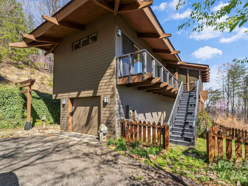 807 Pinnacle Parkway, Union Mills, NC 28167.  MLS# CAR4240515, YatesRealty ID 13145. 