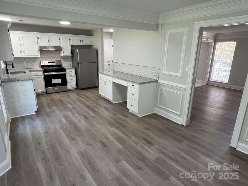 5637 Hedgecrest Place, Charlotte, NC 28269.  MLS# CAR4252309, YatesRealty ID 13146. 