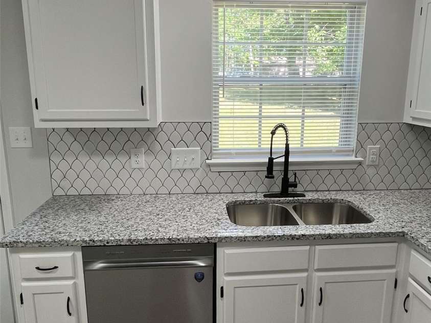 5637 Hedgecrest Place, Charlotte, NC 28269.  MLS# CAR4252309, YatesRealty ID 13146. 