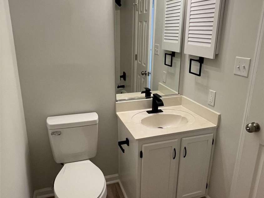 5637 Hedgecrest Place, Charlotte, NC 28269.  MLS# CAR4252309, YatesRealty ID 13146. 