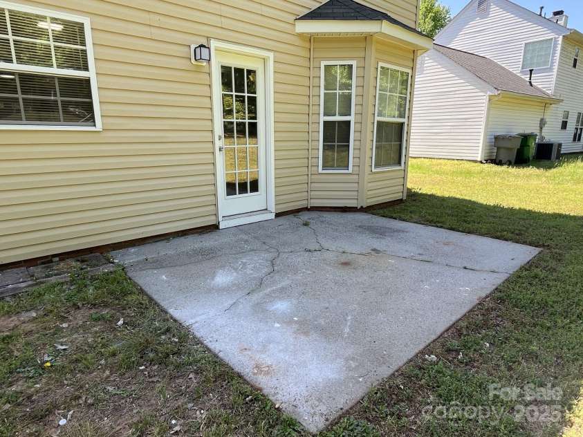 5637 Hedgecrest Place, Charlotte, NC 28269.  MLS# CAR4252309, YatesRealty ID 13146. 