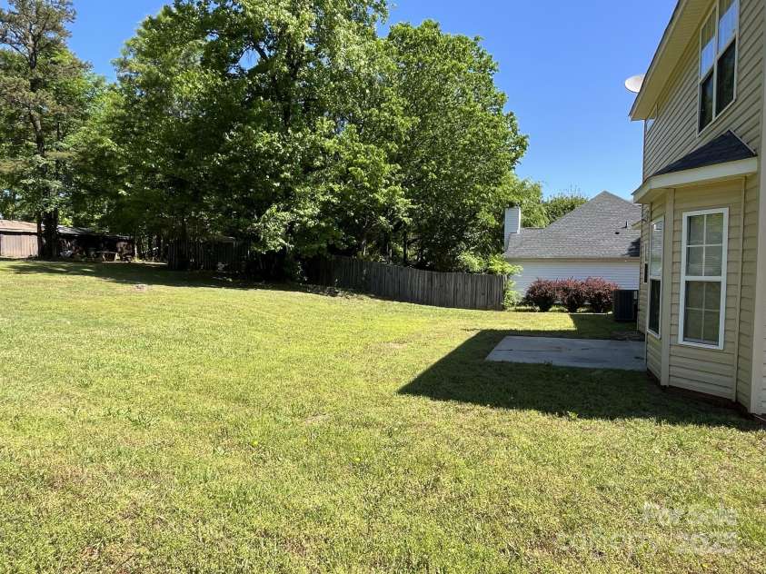 5637 Hedgecrest Place, Charlotte, NC 28269.  MLS# CAR4252309, YatesRealty ID 13146. 