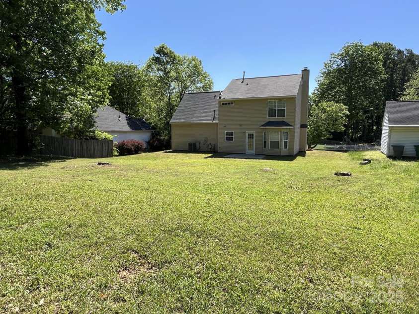 5637 Hedgecrest Place, Charlotte, NC 28269.  MLS# CAR4252309, YatesRealty ID 13146. 