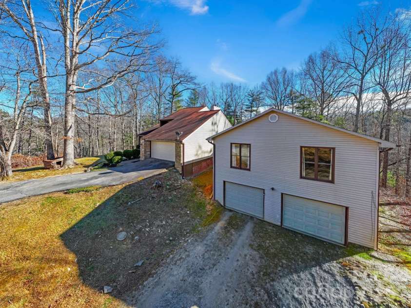 40 Country Bear Lane, Flat Rock, NC 28731.  MLS# CAR4332498, YatesRealty ID 13148. 2 separate entrances