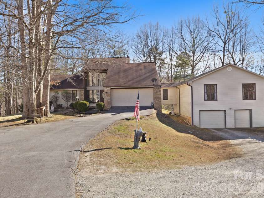 40 Country Bear Lane, Flat Rock, NC 28731.  MLS# CAR4332498, YatesRealty ID 13148. 