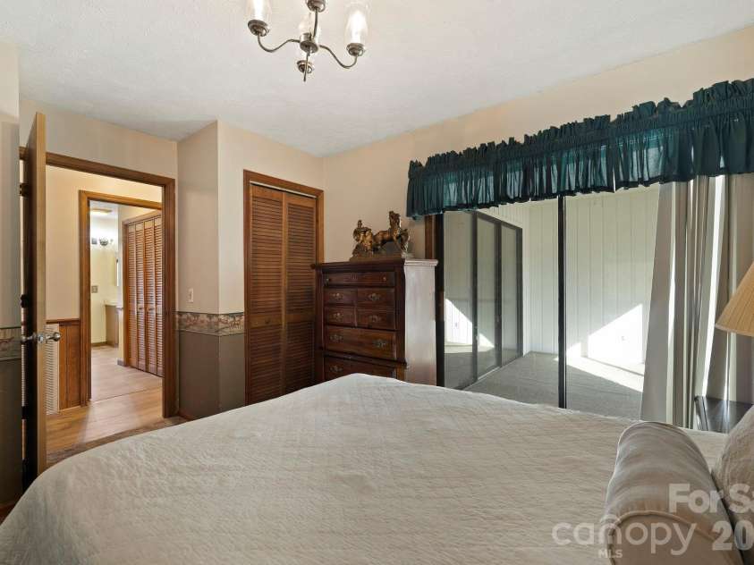 40 Country Bear Lane, Flat Rock, NC 28731.  MLS# CAR4332498, YatesRealty ID 13148. 