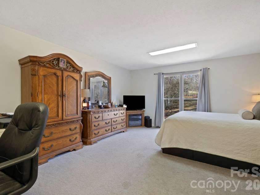 40 Country Bear Lane, Flat Rock, NC 28731.  MLS# CAR4332498, YatesRealty ID 13148. 