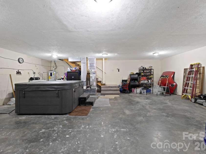 40 Country Bear Lane, Flat Rock, NC 28731.  MLS# CAR4332498, YatesRealty ID 13148. 
