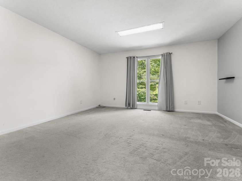 40 Country Bear Lane, Flat Rock, NC 28731.  MLS# CAR4420837, YatesRealty ID 13148. Bedroom in Apartment