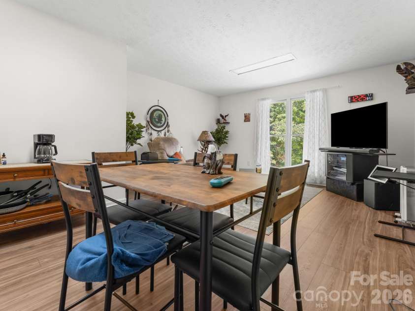 40 Country Bear Lane, Flat Rock, NC 28731.  MLS# CAR4420837, YatesRealty ID 13148. Dining Area in Apartment