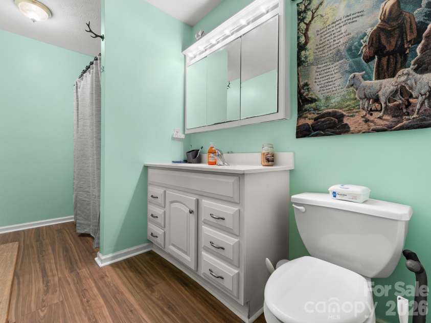 40 Country Bear Lane, Flat Rock, NC 28731.  MLS# CAR4420837, YatesRealty ID 13148. Full Bath in Apartment