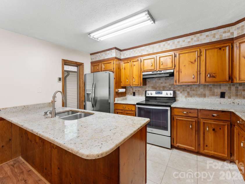 40 Country Bear Lane, Flat Rock, NC 28731.  MLS# CAR4420837, YatesRealty ID 13148. Updated Kitchen