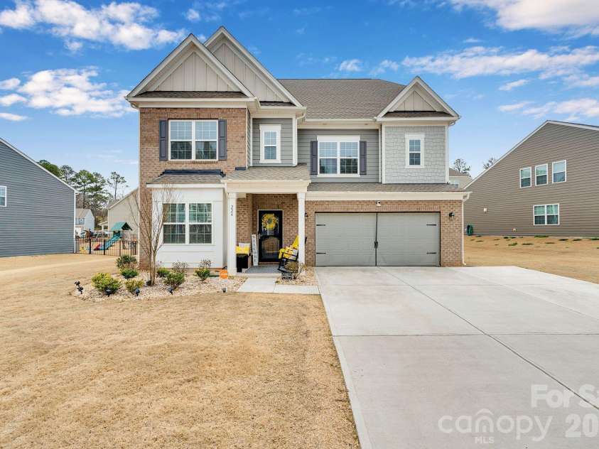 224 Hamptons Cove Road, Troutman, NC 28166.  MLS# CAR4360997, YatesRealty ID 13149. 