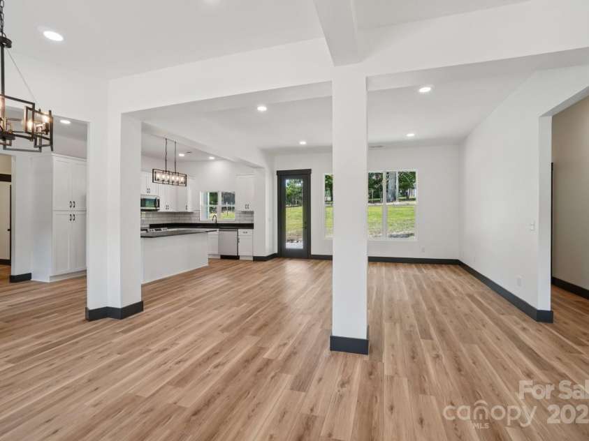 86 Point Hope Lane, Hendersonville, NC 28792.  MLS# CAR4264564, YatesRealty ID 1315. 