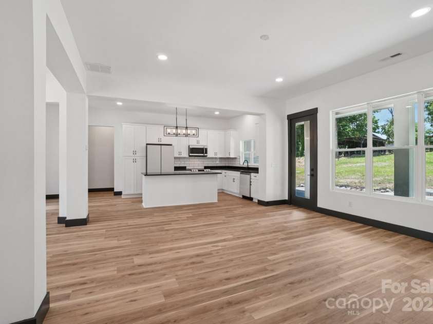 86 Point Hope Lane, Hendersonville, NC 28792.  MLS# CAR4264564, YatesRealty ID 1315. 