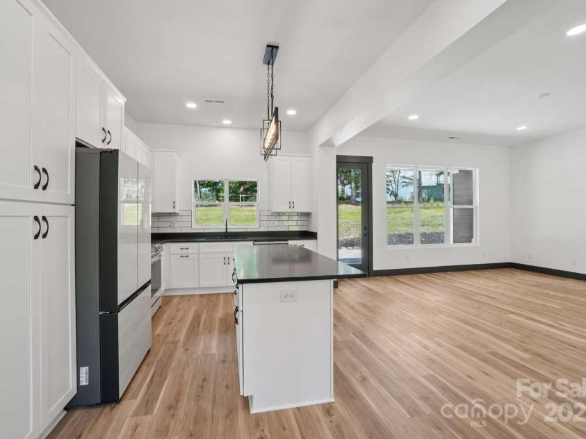 86 Point Hope Lane, Hendersonville, NC 28792.  MLS# CAR4264564, YatesRealty ID 1315. 