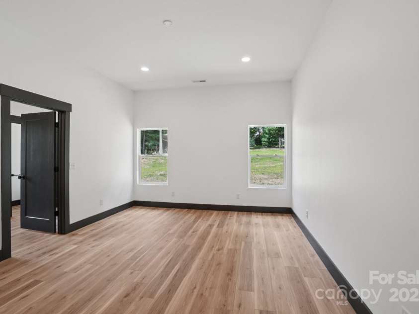 86 Point Hope Lane, Hendersonville, NC 28792.  MLS# CAR4264564, YatesRealty ID 1315. 