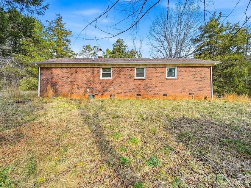 3335, 3319 NC 10 Highway, Claremont, NC 28610.  MLS# CAR4351604, YatesRealty ID 13150. 