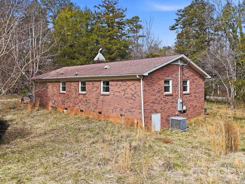 3335, 3319 NC 10 Highway, Claremont, NC 28610.  MLS# CAR4351604, YatesRealty ID 13150. 