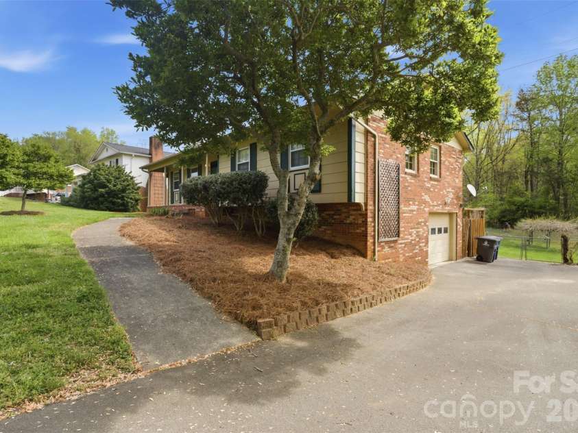 2545 Wood Valley Road, Winston Salem, NC 27106.  MLS# CAR4370249, YatesRealty ID 13152. 