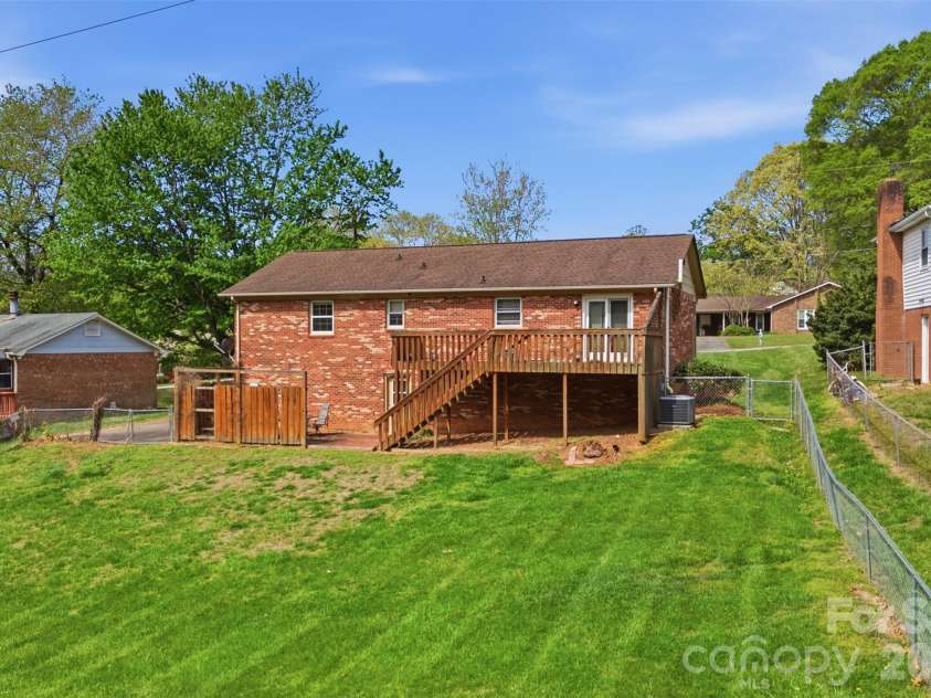 2545 Wood Valley Road, Winston Salem, NC 27106.  MLS# CAR4370249, YatesRealty ID 13152. 