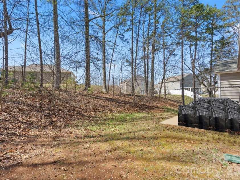 8636 Warwick Crest Lane, Charlotte, NC 28215.  MLS# CAR4357082, YatesRealty ID 13153. 